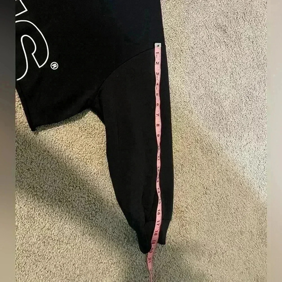 Levi’s Graphic Women’s Cropped Hooded Sweatshirt Size M Black - Picture 5 of 6